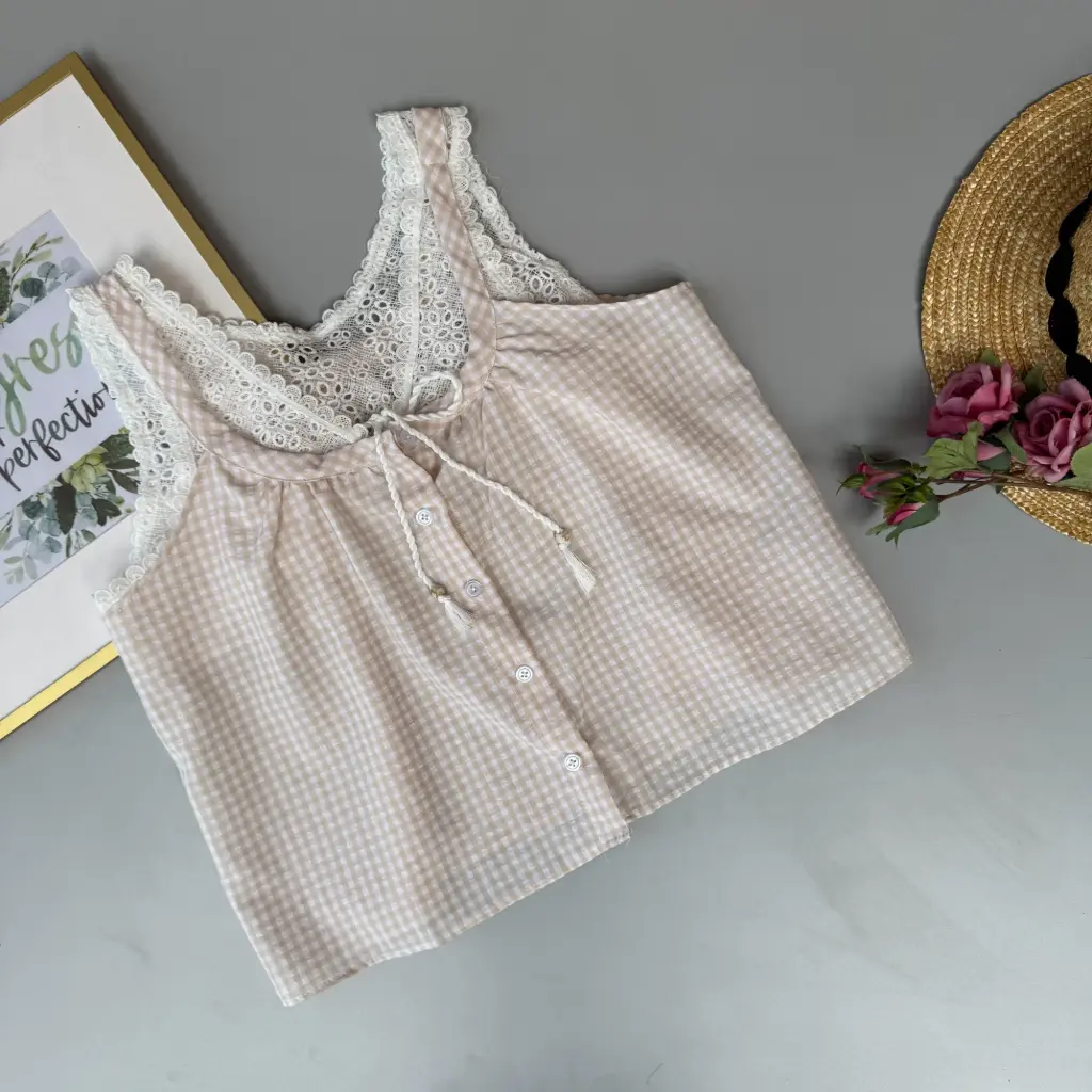 692 LADIES TOPS