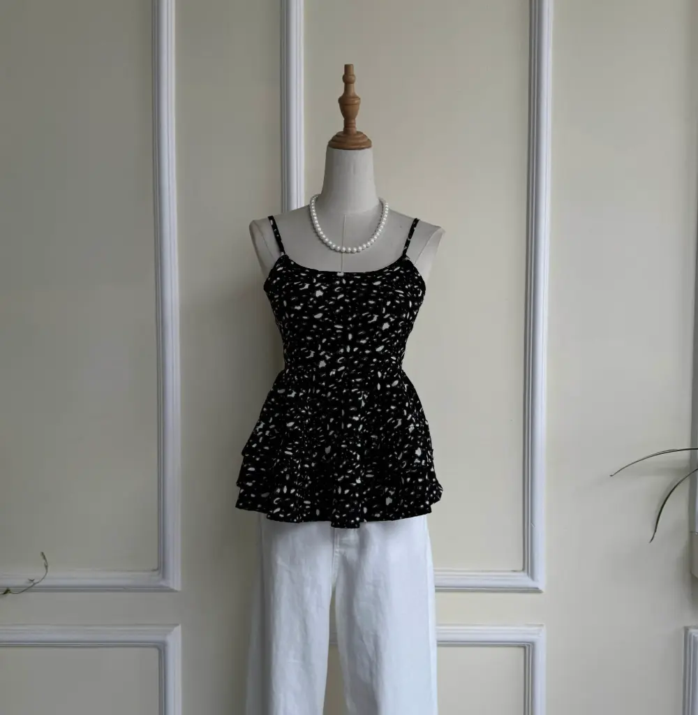3.27903 HB SS25-179 PRINTED TIERED RUFFLE TOP (BLACK, M)