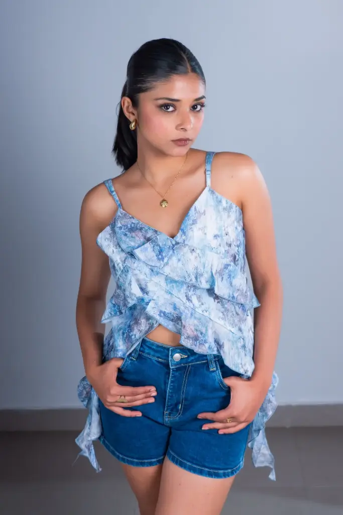 3.29499 HB SS25-129 DIARA RUFFLE TOP (BLUE, S)
