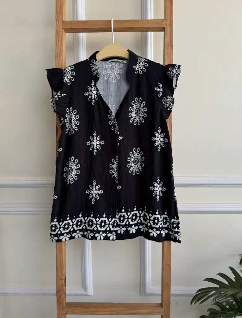 3.33636 HB SS25-329 BOHO CHINESE TOP (BLACK, M)