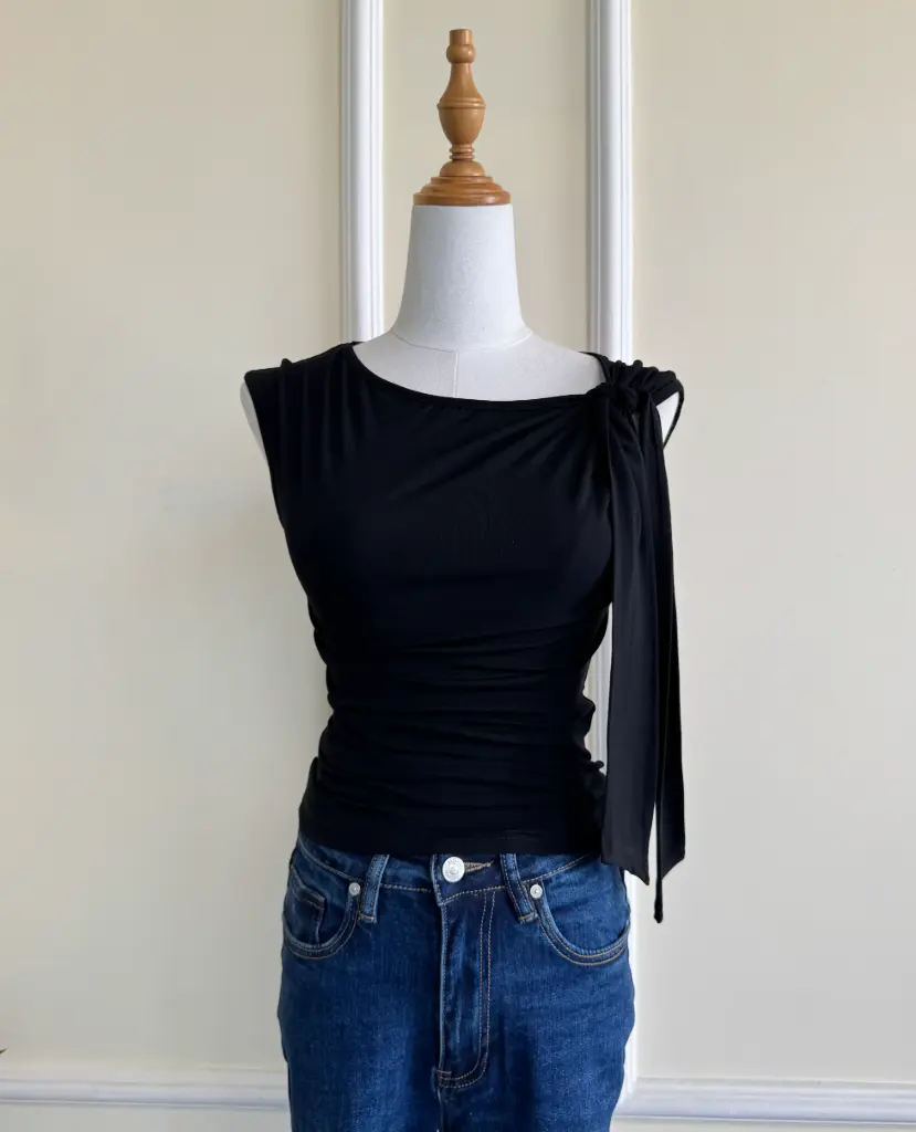 3.38694 HB SS25-376 SIDE KNOT TOP (BLACK, S)