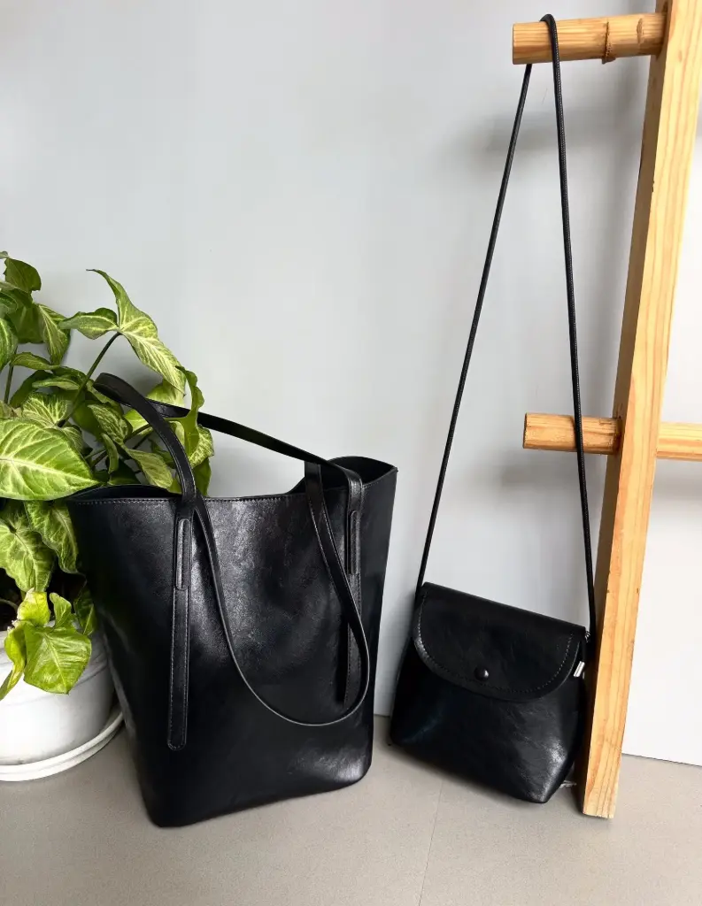 3.44612 TF23050 HAND BAG (BLACK)