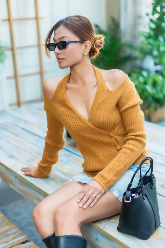 13 LADIES SWEATER