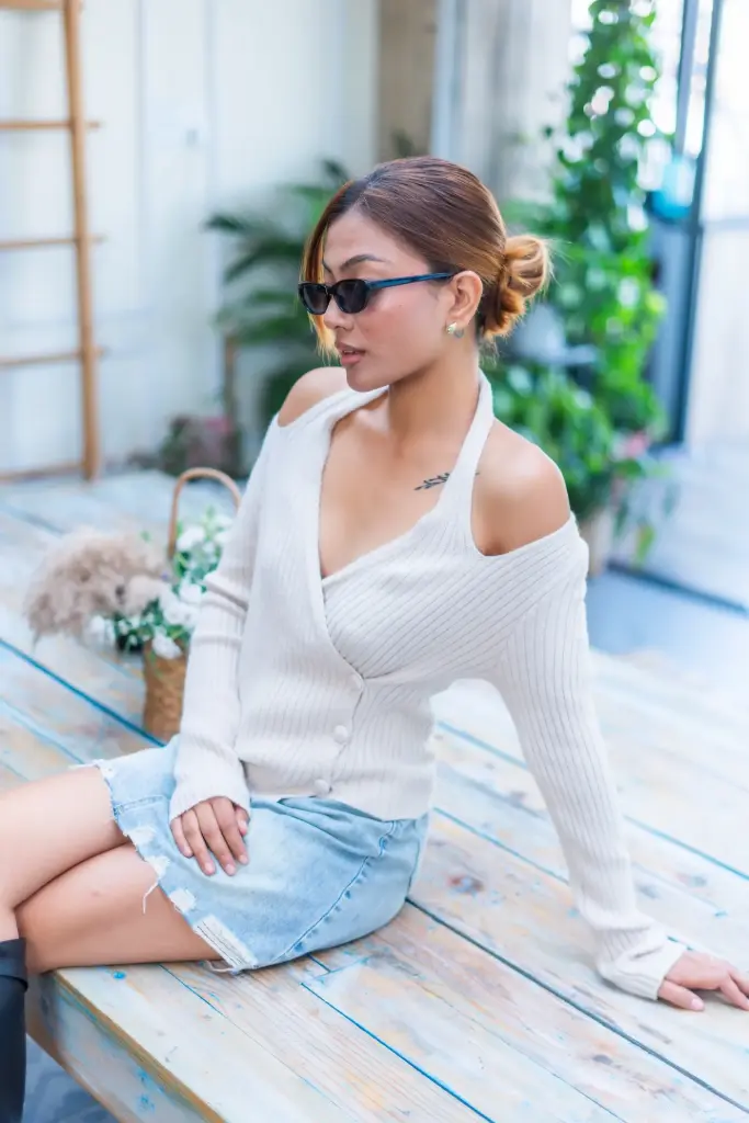 13 LADIES SWEATER