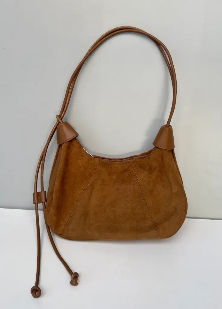 TF70318 HAND BAG