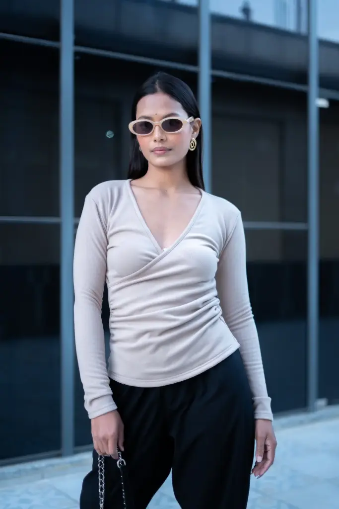 HB AW25-33 V NECK TOP