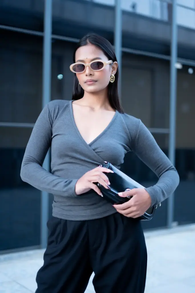 HB AW25-33 V NECK TOP