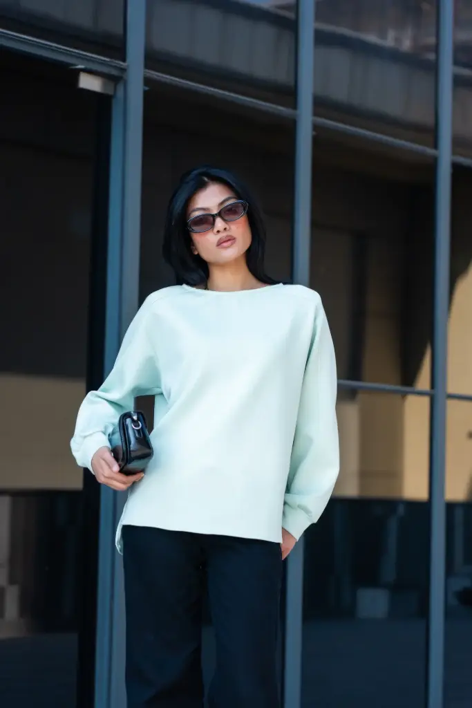HB AW25-70 HIGH-LOW SWEATSHIRT