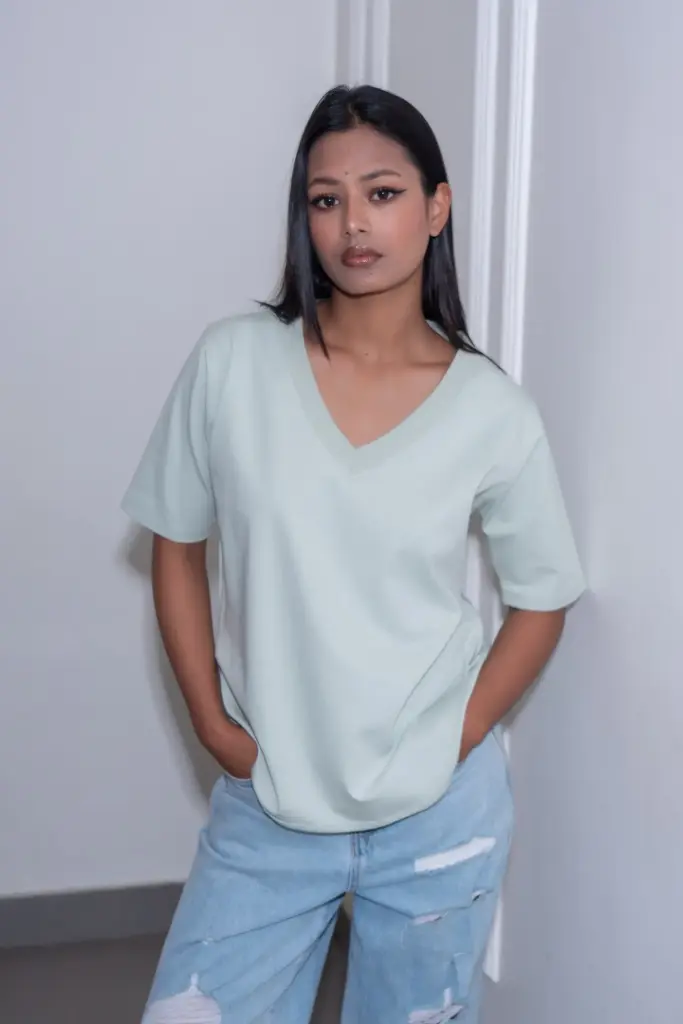 HB SS26-32 BOLD V NECK TEE