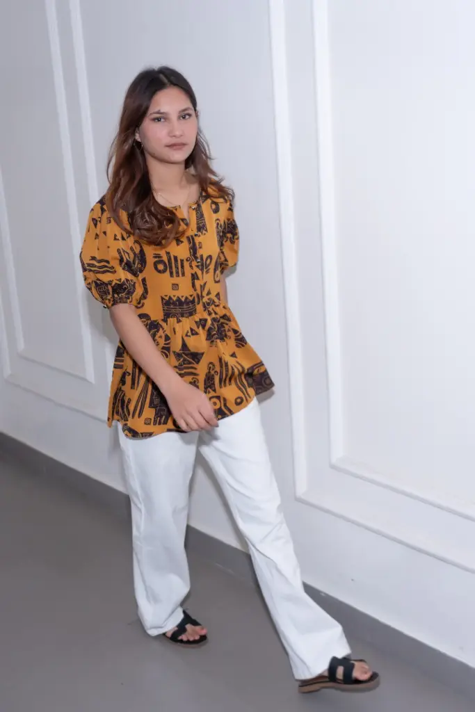 HB SS26-66  V NECK RUFFLE TOP