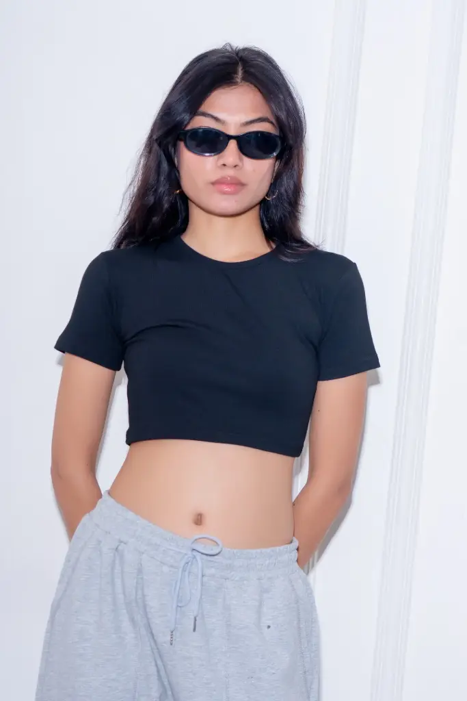 3.65302 HB SS26-78 CROP TEE (BLACK, S)