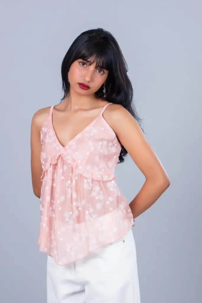 HB SS26-166 RUFFLE V NECK TOP
