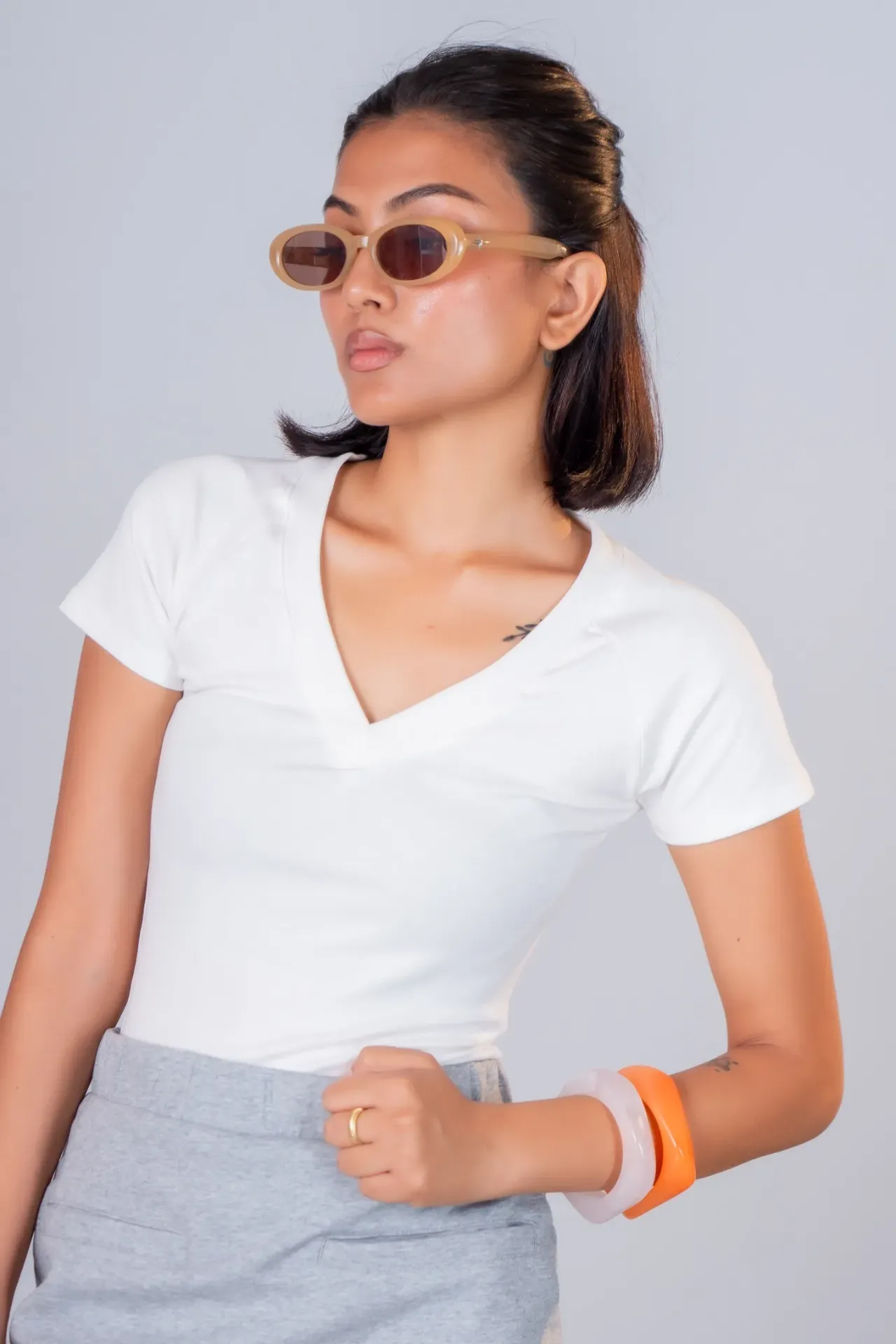 HB SS26-124 SOLID V NECK TEE
