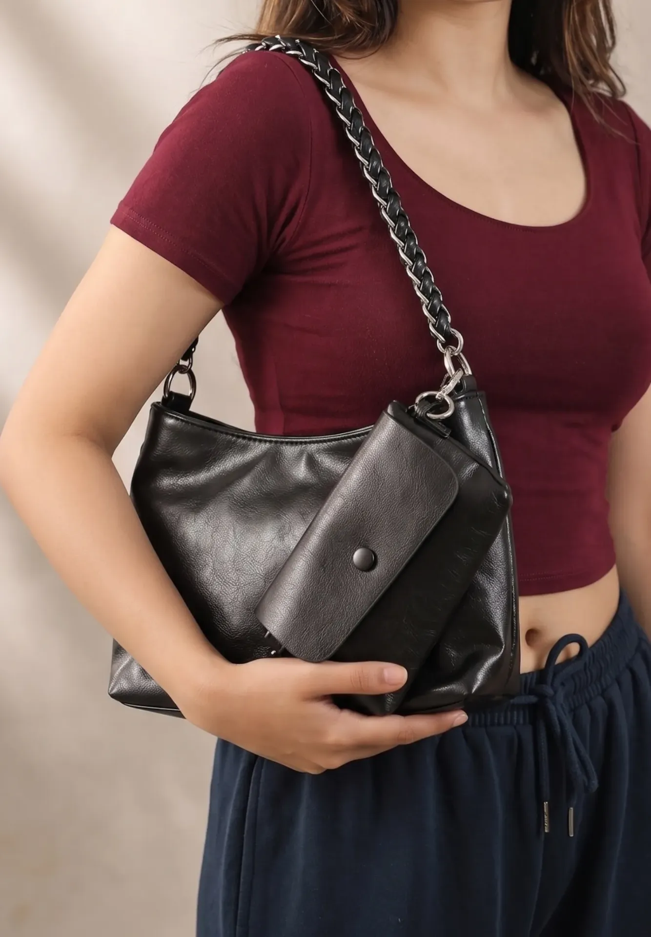 3.95139 7129 HAND BAG (BLACK)