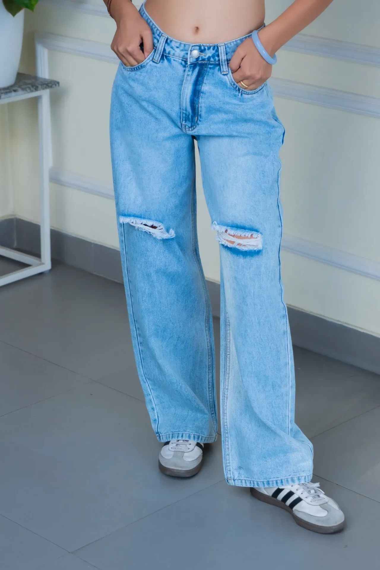3.96750 BMO SS26-47 DISTRESSED BLUE WASH JEANS (27)